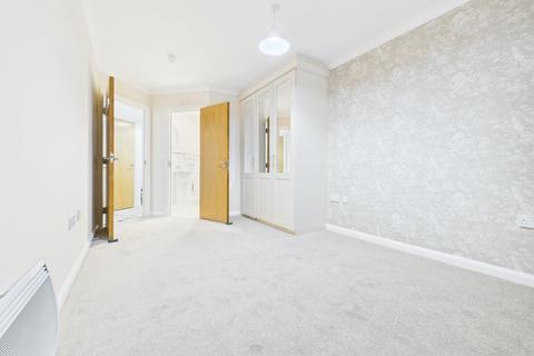 2 bedroom flat to rent, Crown Heights, Alencon Link, Basingstoke, RG21
