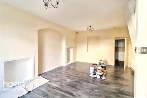3 bedroom terraced house to rent, Gladstone Terrace, PONTYPOOL