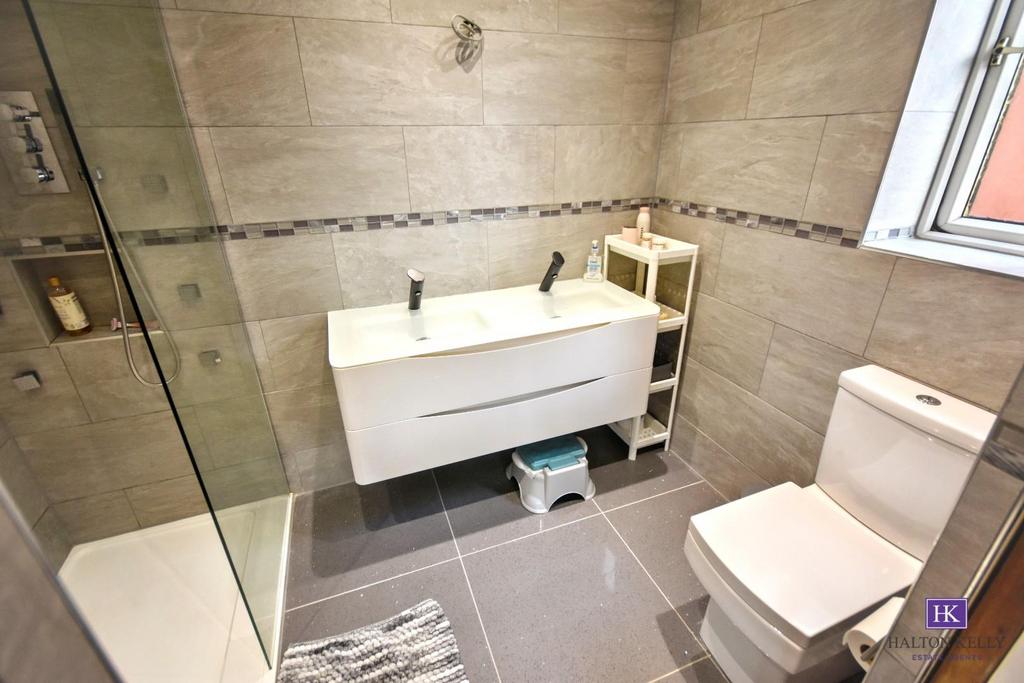 En suite shower room