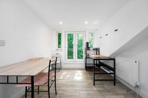 undefined, Woodside Gardens, Tottenham, N17
