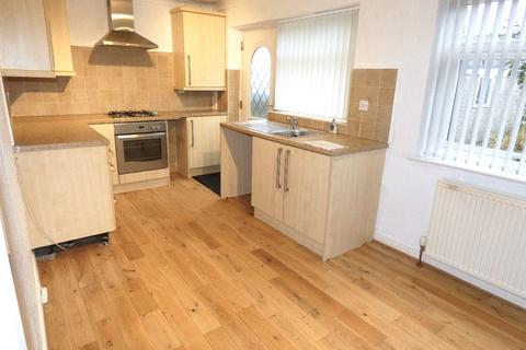 3 bedroom end of terrace house to rent, Britannia Road, Morley