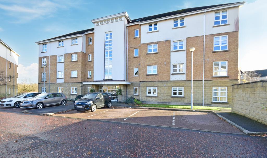 3 bed flat for sale in the desirable Hamilton Par