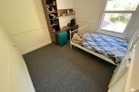 2 bedroom terraced house for sale, Winsdon Road, Luton, Bedfordshire, LU1 5JT