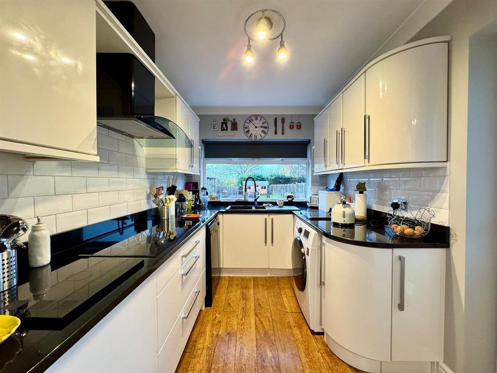 Kitchen (1).jpg