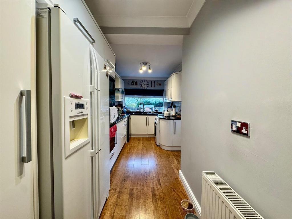 Kitchen (2).jpg