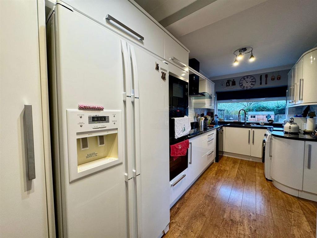 Kitchen (4).jpg