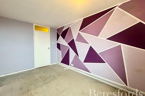 2 bedroom apartment for sale, Victor Court, Hornchurch, RM12