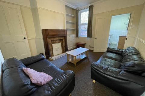 3 bedroom terraced house to rent, Avenue Road Extension, Leicester LE2