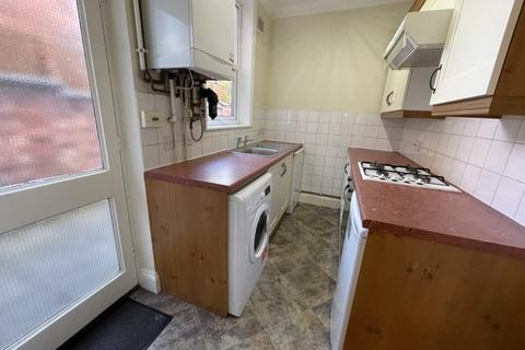 3 bedroom terraced house to rent, Avenue Road Extension, Leicester LE2