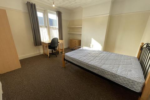 3 bedroom terraced house to rent, Avenue Road Extension, Leicester LE2