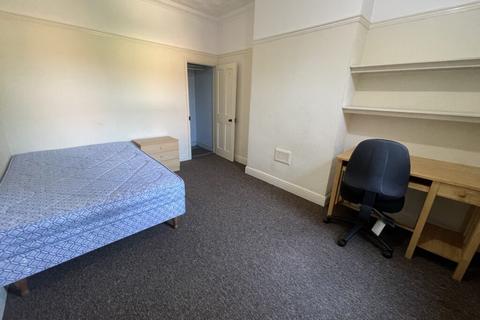 3 bedroom terraced house to rent, Avenue Road Extension, Leicester LE2