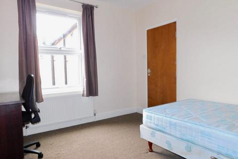3 bedroom terraced house to rent, Jarrom Street, Leicester LE2
