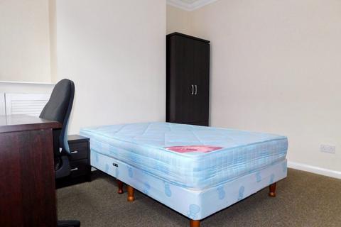 3 bedroom terraced house to rent, Jarrom Street, Leicester LE2