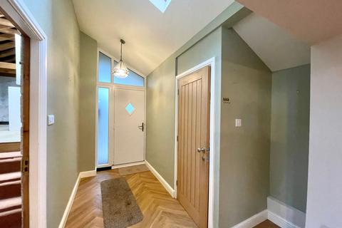 3 bedroom detached house for sale, Kew Hill, Huddersfield, HD3