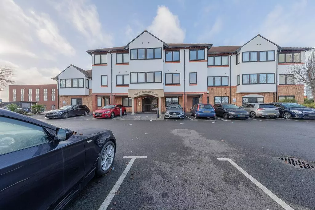 1 bedroom flat for sale - Photo 3