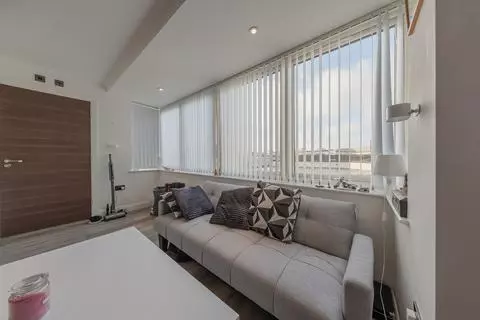 1 bedroom flat for sale - Photo 4