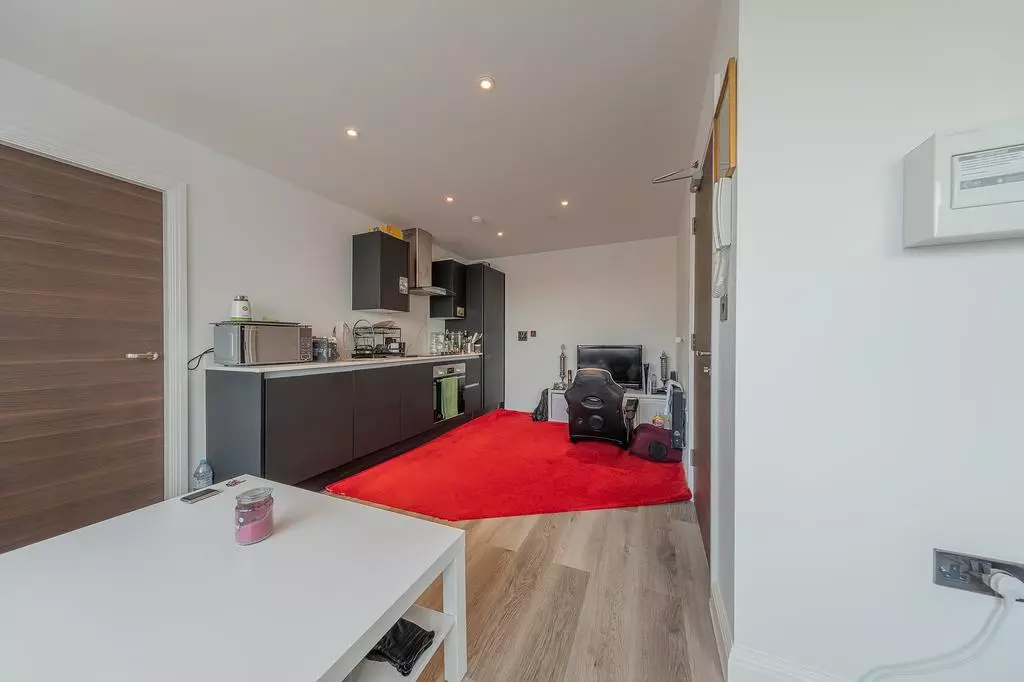 1 bedroom flat for sale - Photo 11