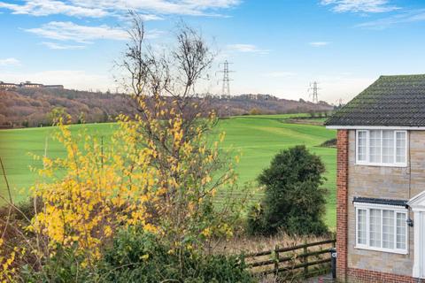 3 bedroom detached house to rent, Coteroyd Avenue, Churwell