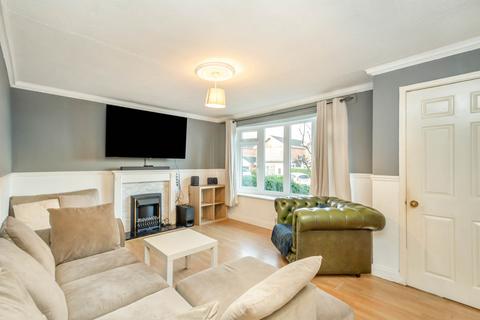 3 bedroom detached house to rent, Coteroyd Avenue, Churwell