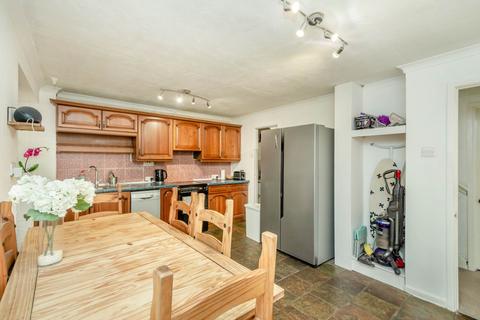 3 bedroom detached house to rent, Coteroyd Avenue, Churwell