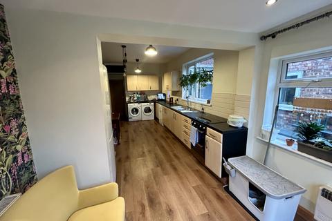 3 bedroom semi-detached house to rent, Priory Avenue, Salford M7