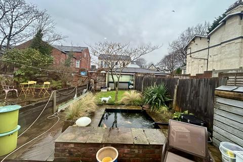3 bedroom semi-detached house to rent, Priory Avenue, Salford M7