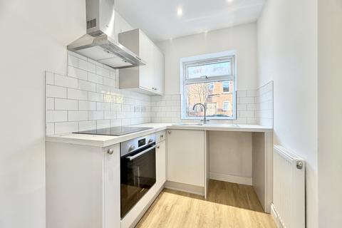 2 bedroom terraced house to rent, Grafton Street, Castleford