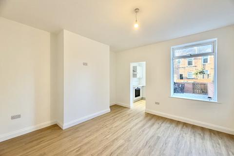 2 bedroom terraced house to rent, Grafton Street, Castleford