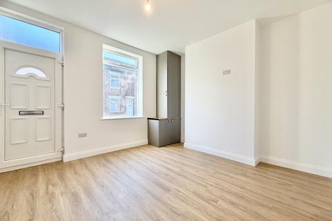 2 bedroom terraced house to rent, Grafton Street, Castleford