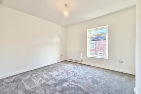 2 bedroom terraced house to rent, Grafton Street, Castleford