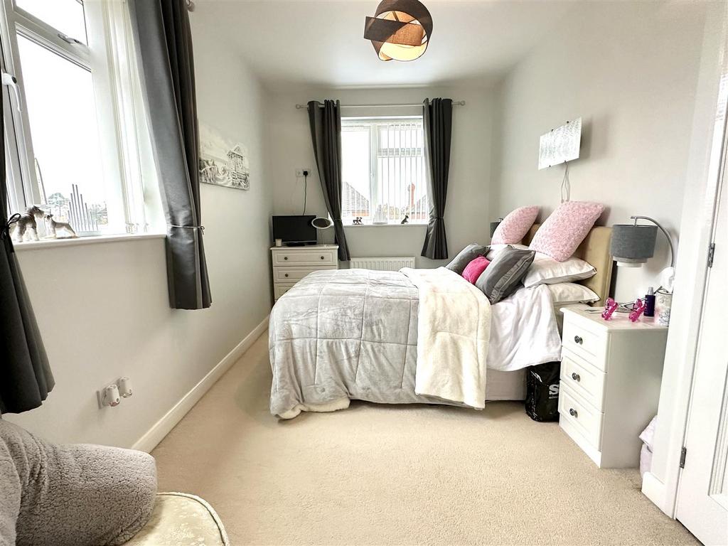 Double bedroom 1