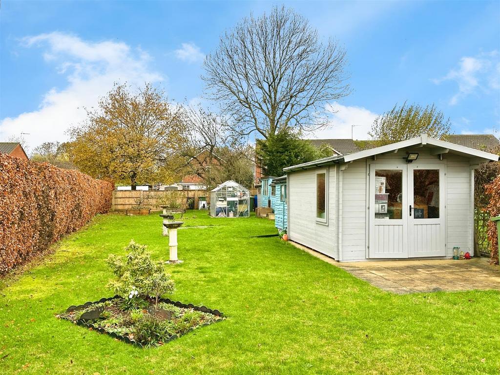 Mid garden to rear