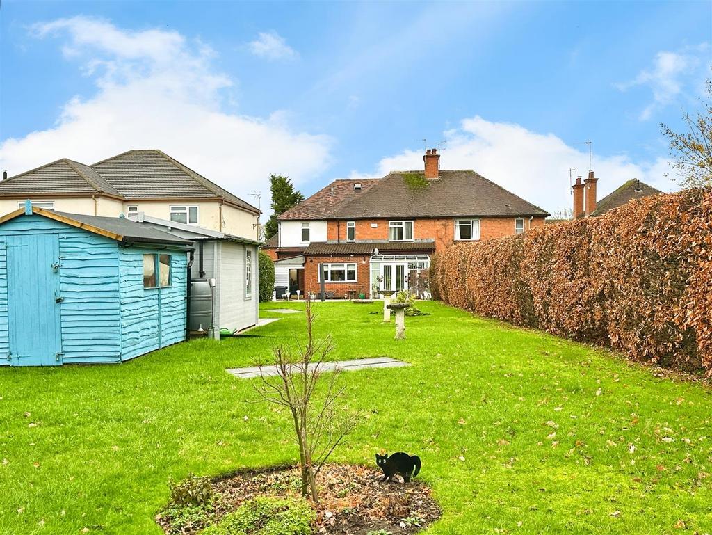 Garden to house