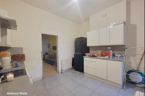 undefined, Grovelands Road, Palmers Green, N13