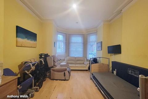 undefined, Grovelands Road, Palmers Green, N13