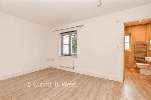 3 bedroom townhouse for sale, Greyford Close, Leatherhead KT22