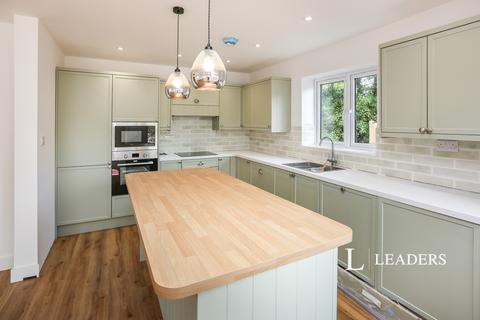 3 bedroom bungalow to rent, Daisy Lane, Locks Heath, Southampton, SO31