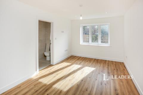 3 bedroom bungalow to rent, Daisy Lane, Locks Heath, Southampton, SO31