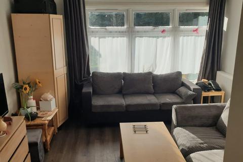 undefined, 5 Bed House £140pppw excl bills on Oundle Drive, Nottingham