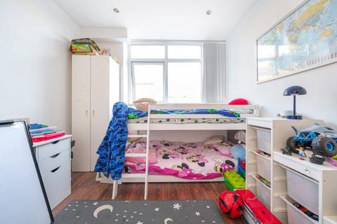 2 bedroom flat to rent, Rotary House, Breakspear Road, Ruislip, HA4