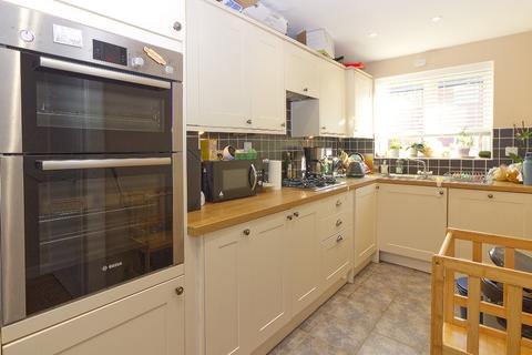 3 bedroom townhouse to rent, TOWCESTER - Spacious 3 bed, 2.5 bath home in courtyard style development