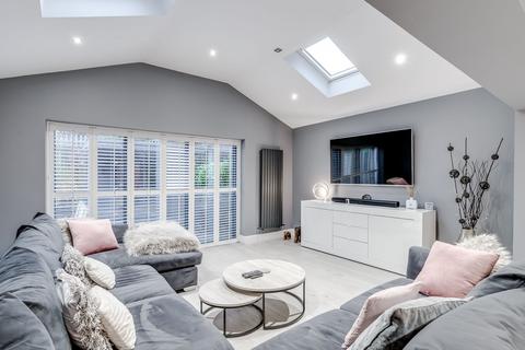 3 bedroom townhouse for sale, Bradley Close, Wigan WN6