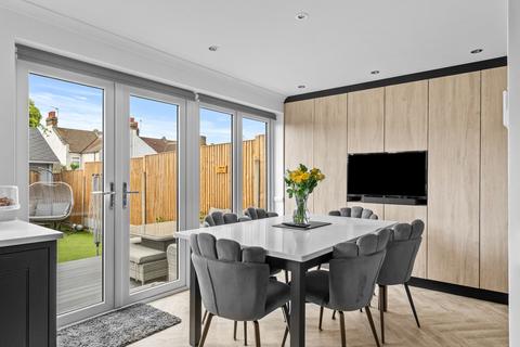 4 bedroom semi-detached house for sale, Woodbrook Gardens, Waltham Abbey EN9