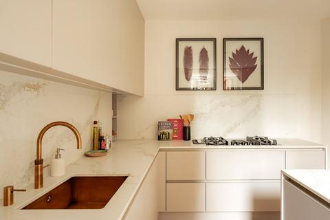 3 bedroom apartment for sale, Drayton Court, 15-28 Drayton Gardens, Chelsea, SW10