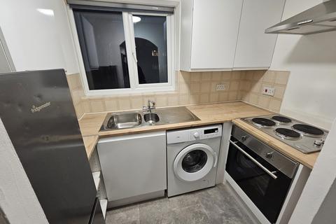 Studio to rent, Brewery Close, Wembley HA0
