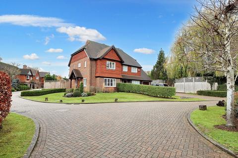 3 bedroom semi-detached house for sale, Folders Gardens, Burgess Hill, RH15