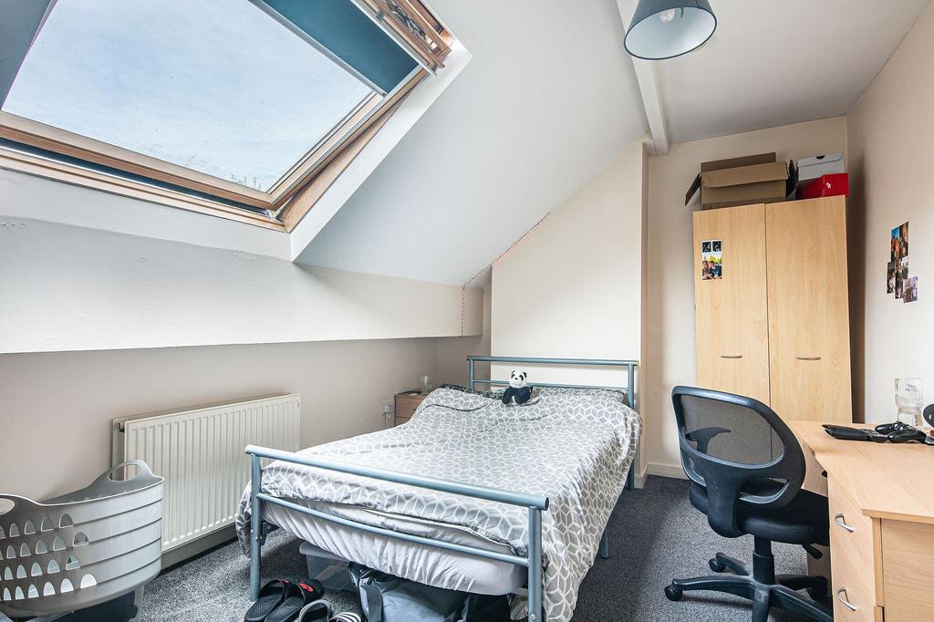 Bright attic-style double bedroom with a large ...