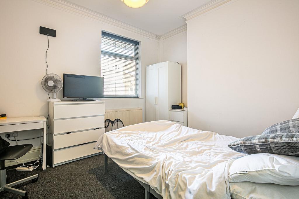 Bright, simply furnished double bedroom with a ...