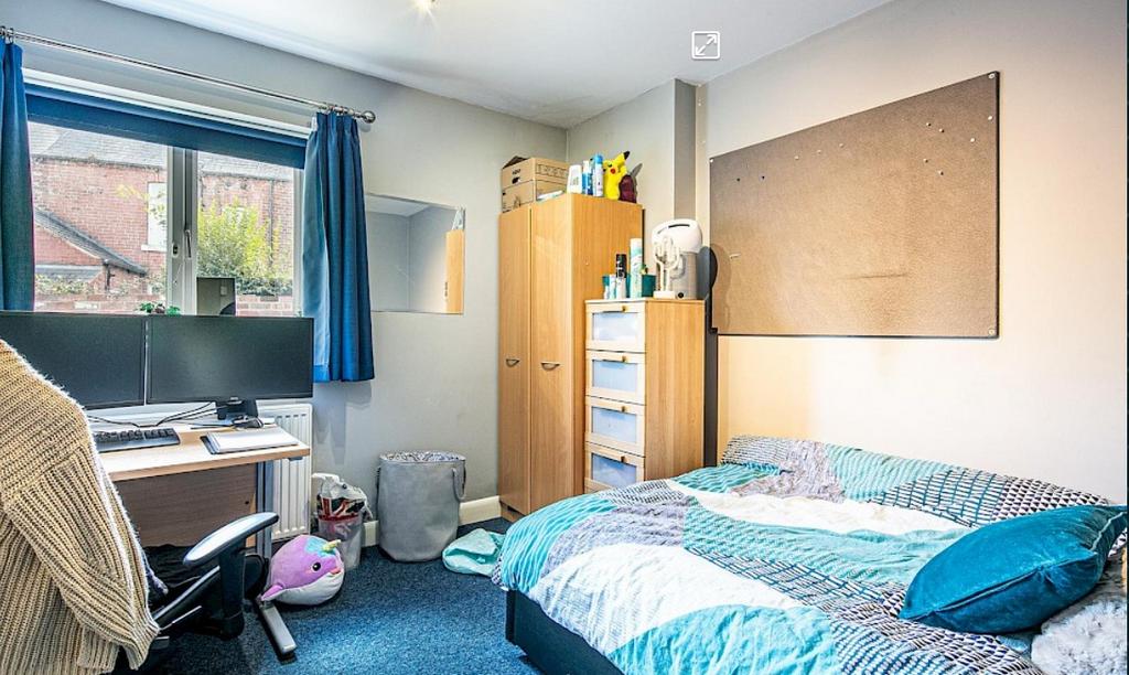 Bright, well-kept double bedroom with a comfort...