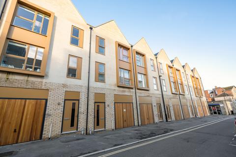3 bedroom terraced house for sale - Cheltenham Street, Bath BA2